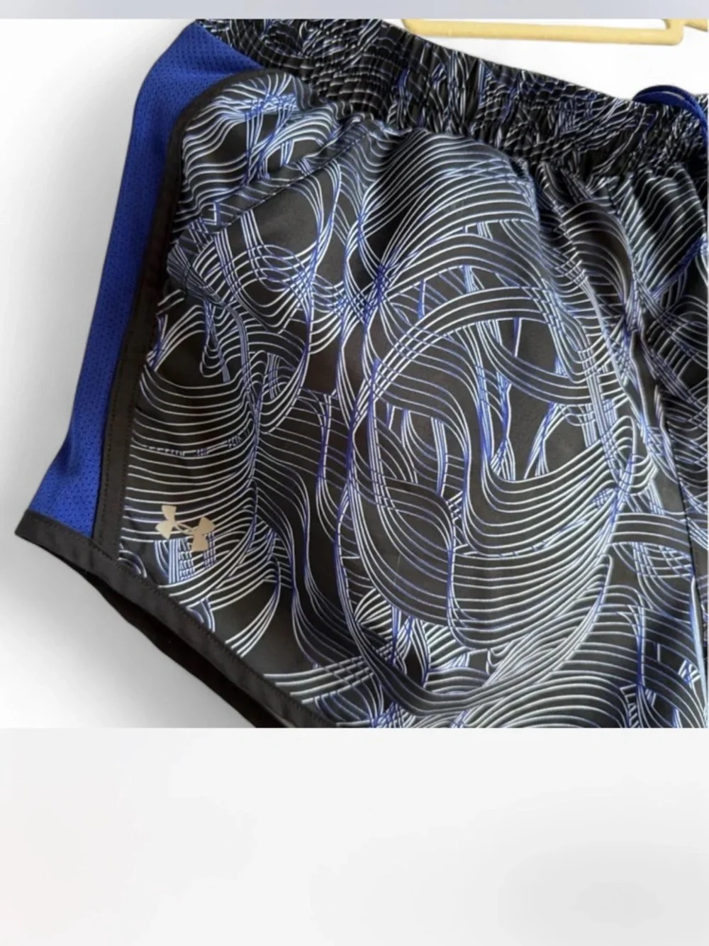 Under Armour Women's Black & Blue Abstract Print Athletic Shorts